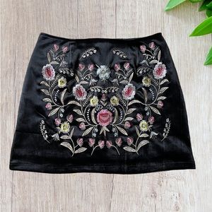 Elli White X Nasty Gal Velvet Embroidered Black Skirt Size Large
